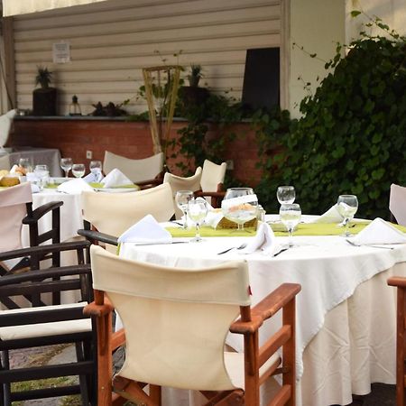 Four Seasons Hotel Trilofo  Bagian luar foto