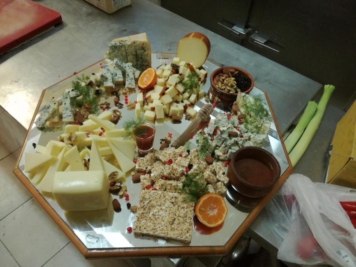 Four Seasons Hotel Trilofo  Bagian luar foto