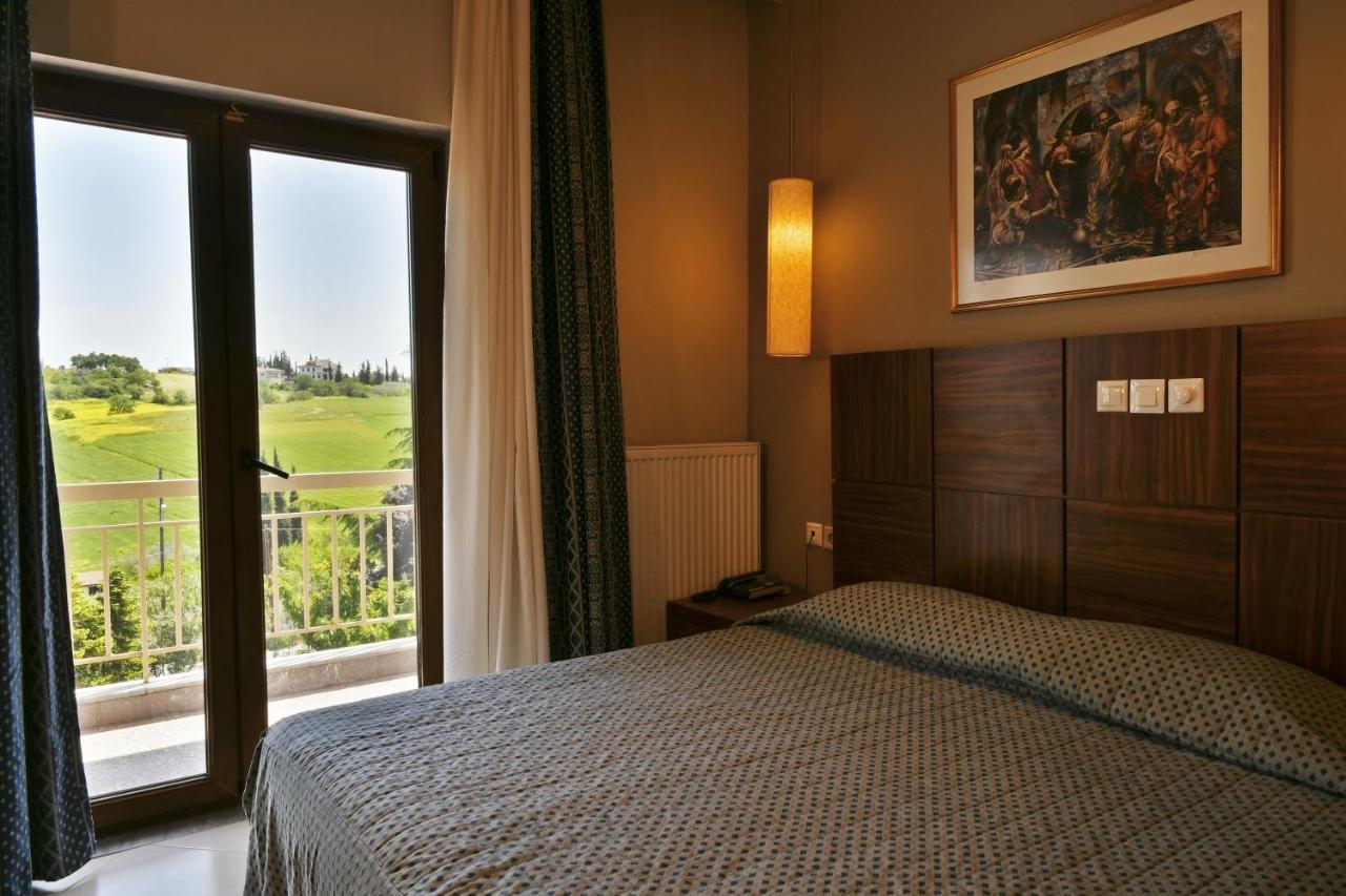 Four Seasons Hotel Trilofo  Bagian luar foto