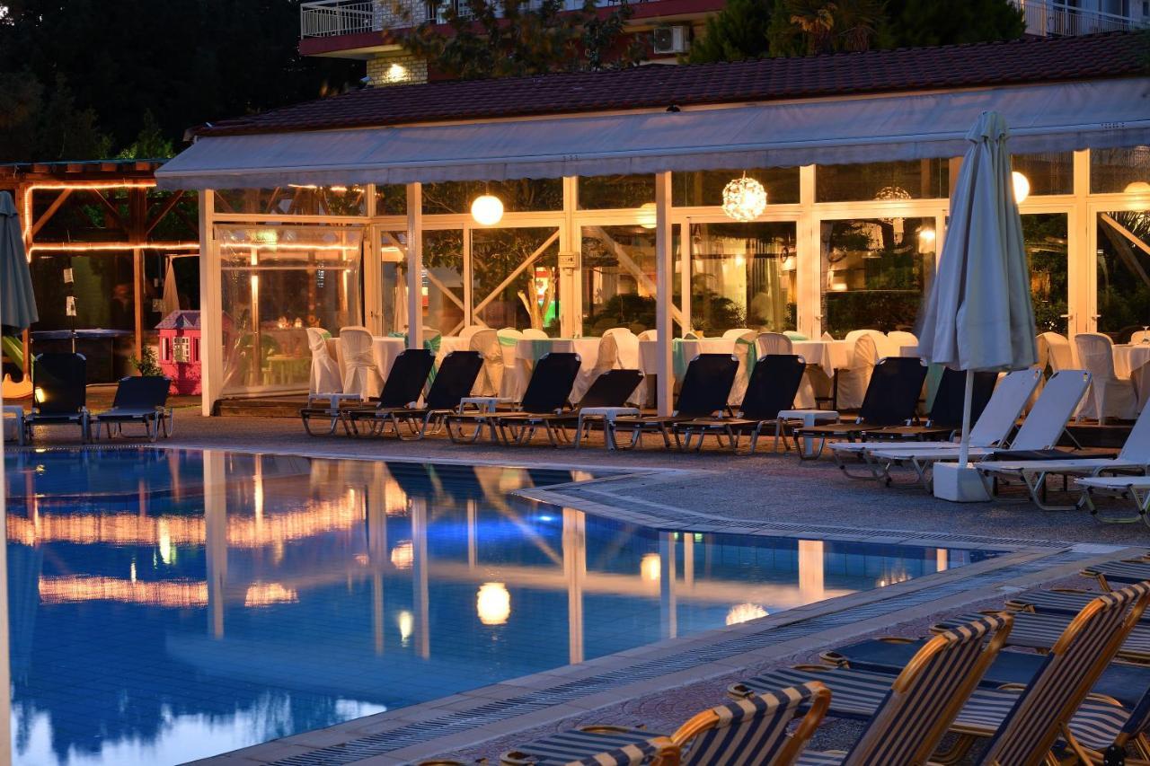 Four Seasons Hotel Trilofo  Bagian luar foto