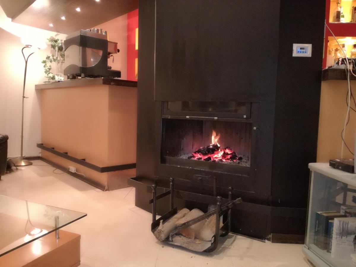 Four Seasons Hotel Trilofo  Bagian luar foto