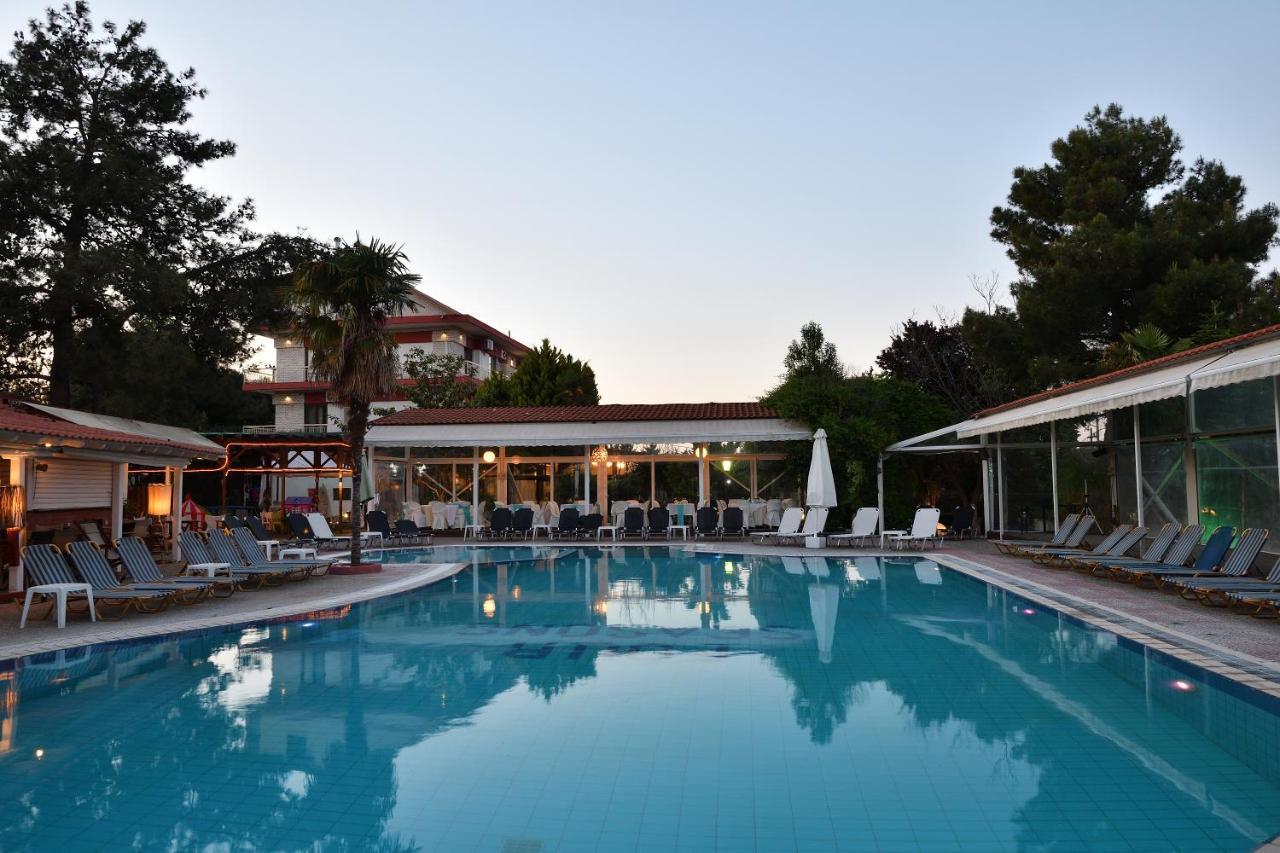 Four Seasons Hotel Trilofo  Bagian luar foto