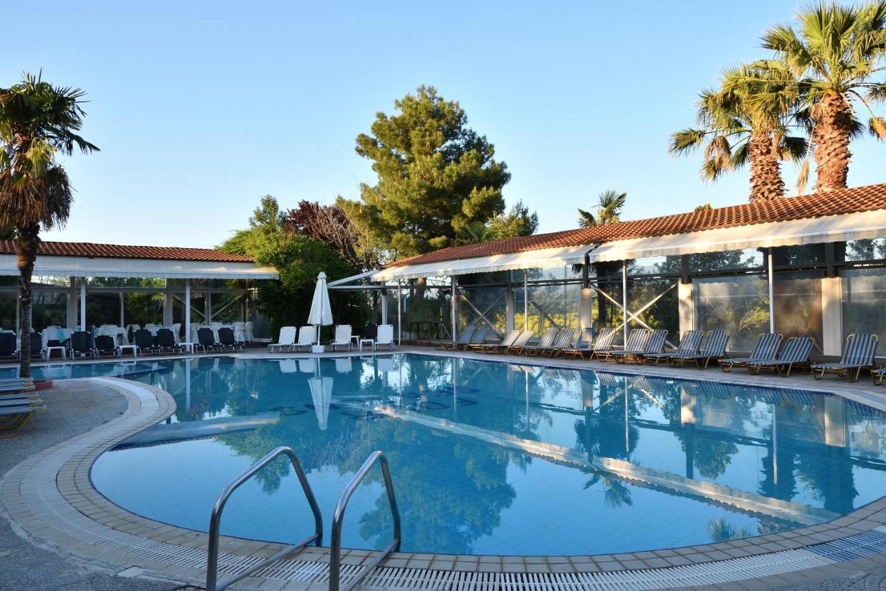 Four Seasons Hotel Trilofo  Bagian luar foto