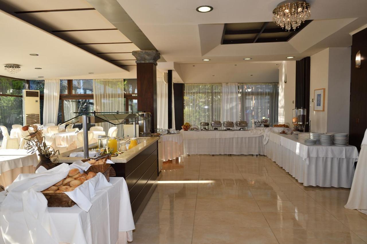 Four Seasons Hotel Trilofo  Bagian luar foto