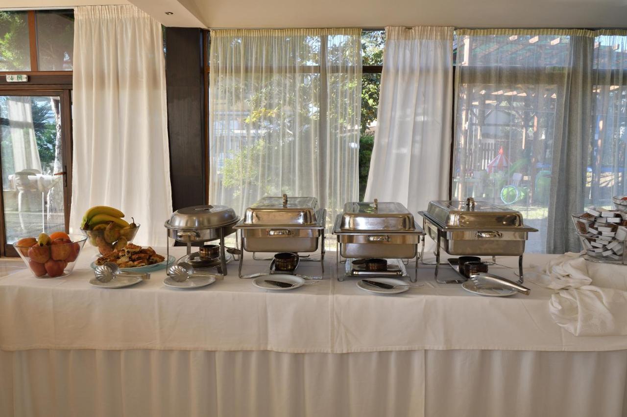 Four Seasons Hotel Trilofo  Bagian luar foto