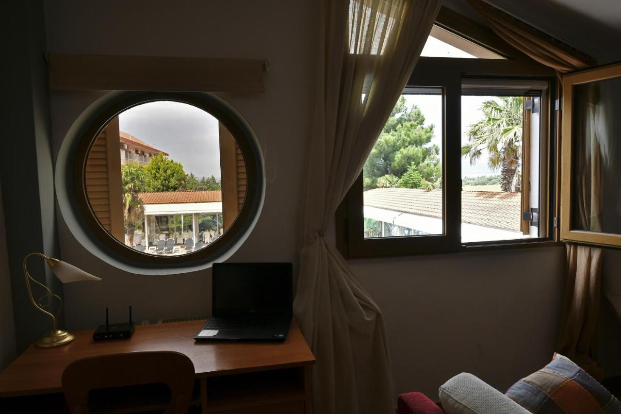 Four Seasons Hotel Trilofo  Bagian luar foto