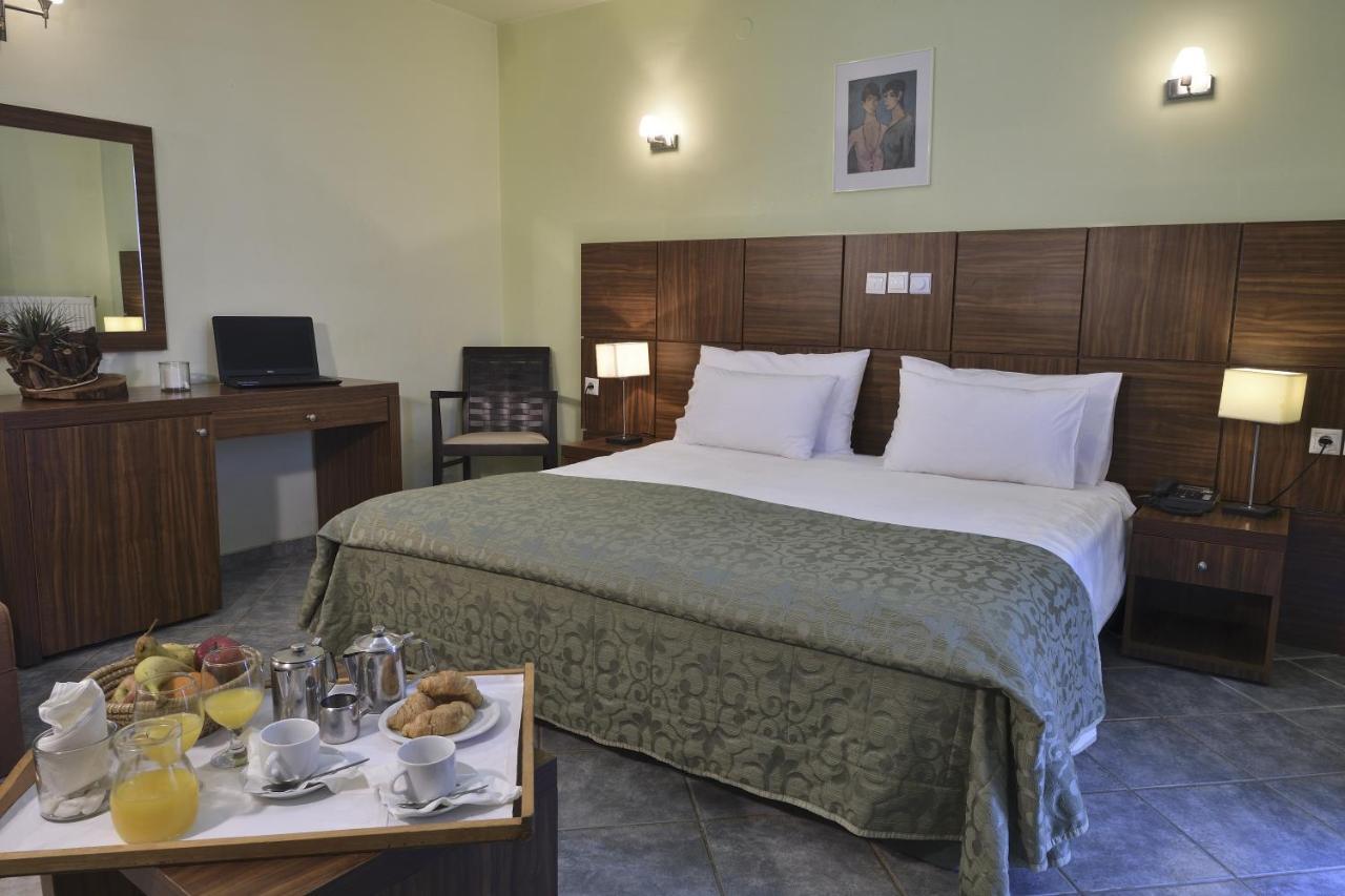 Four Seasons Hotel Trilofo  Bagian luar foto