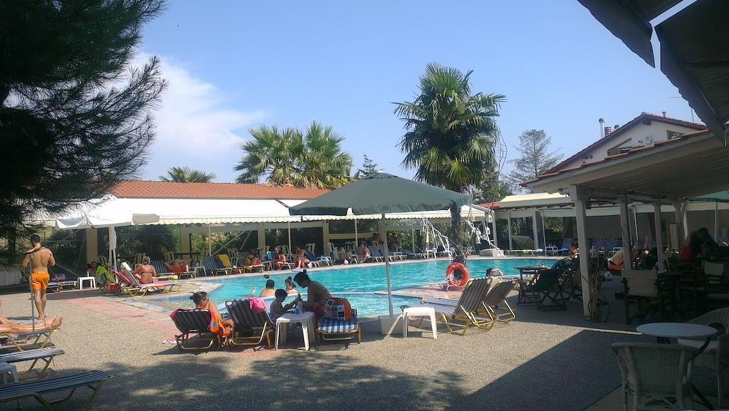 Four Seasons Hotel Trilofo  Bagian luar foto