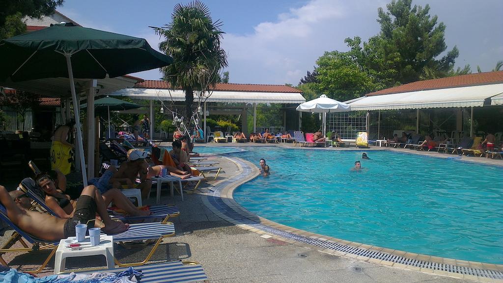 Four Seasons Hotel Trilofo  Bagian luar foto